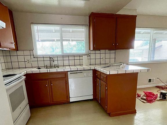 2nd image of 5811 Indian Ave