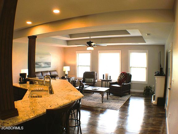 4th image of 175 Lindenwood Pl