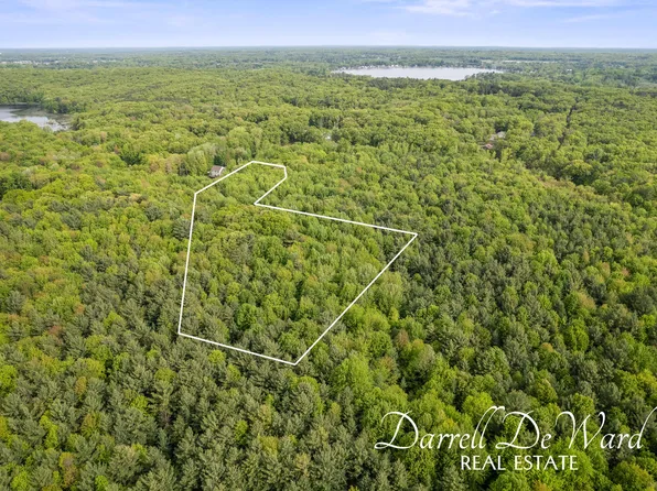 8680 Greeley Ct NE, Rockford, MI 49341