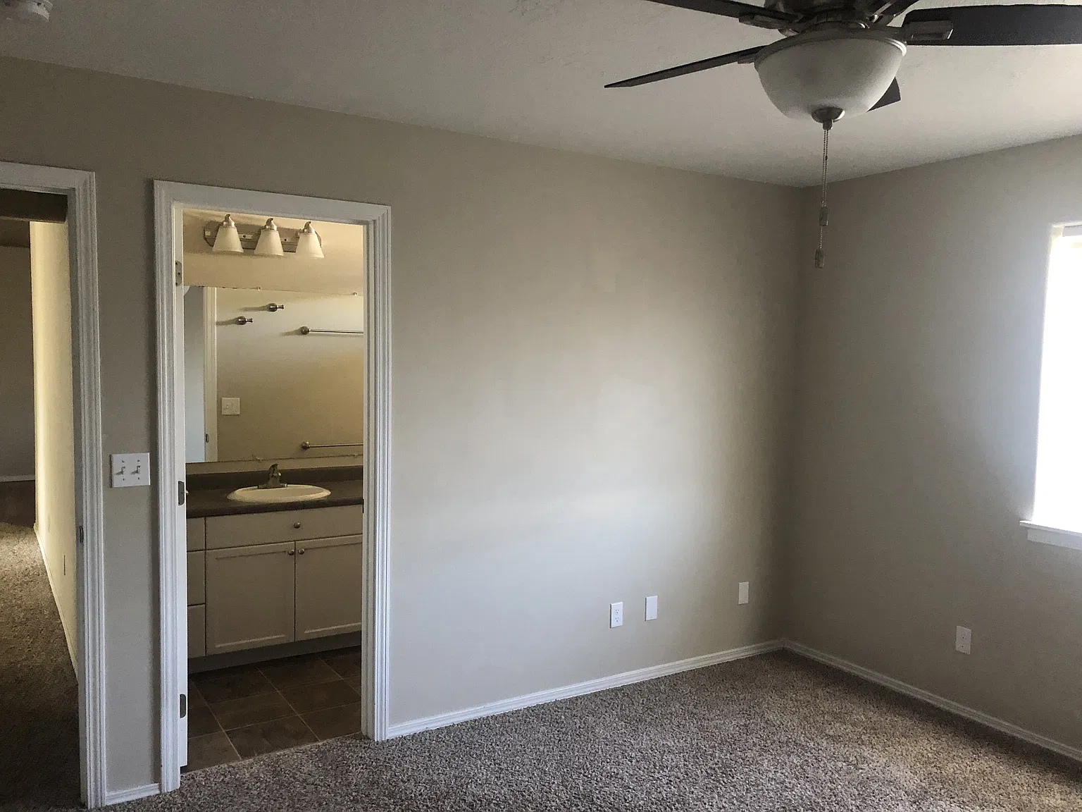 1425 Kursten St. - - — Photo 4