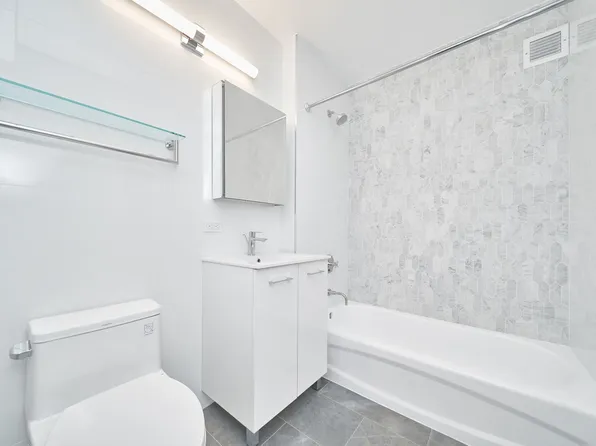 160 Riverside Boulevard image 14 of 14