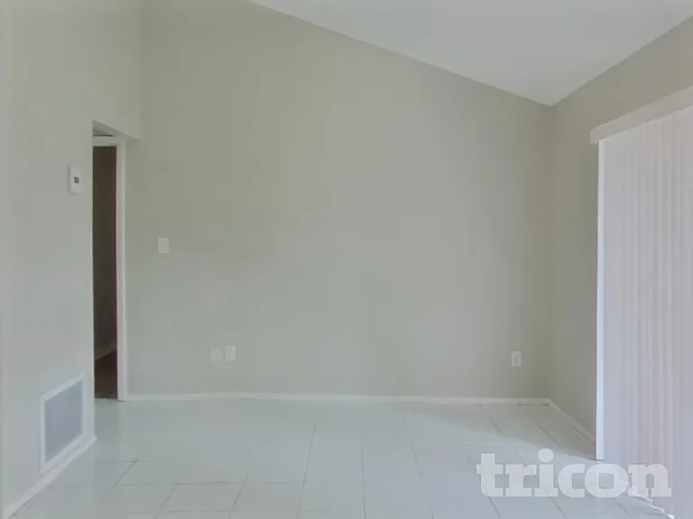 816 Centerwood Ct — Photo 4
