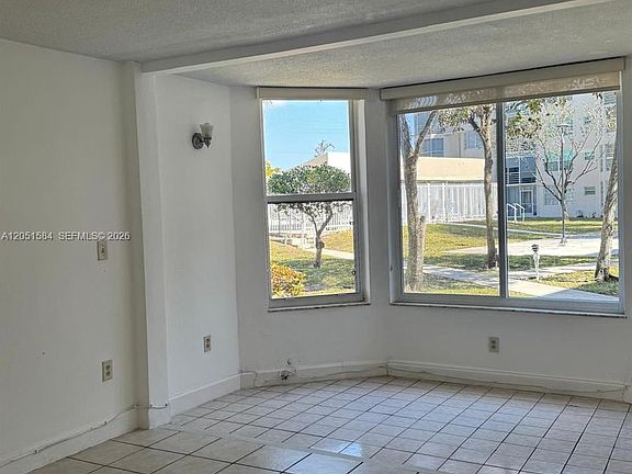 4th image of 1401 NE 191st St #D108