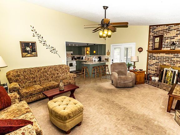 3rd image of 2175 Essex Ln