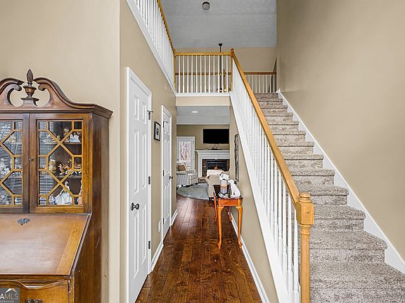 4th image of 218 Amaranth Ct