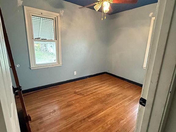 4th image of 3621 Sherbrooke Rd