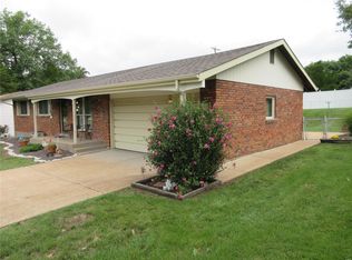 871 Rinzetta Dr, Saint Louis, MO 63129