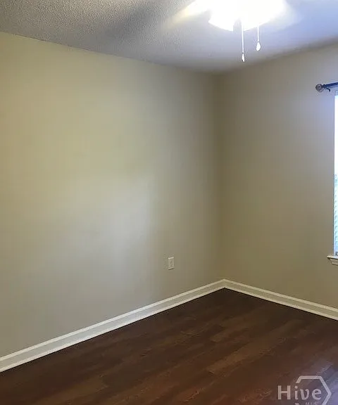 700 Greenwich Dr — Photo 11