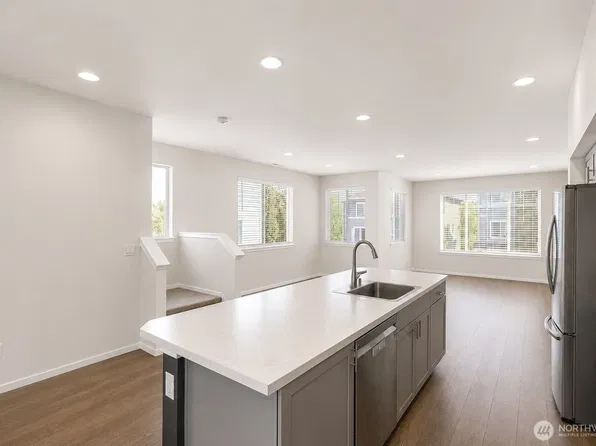 826 NW Highgarden Drive, Bremerton, WA 98311