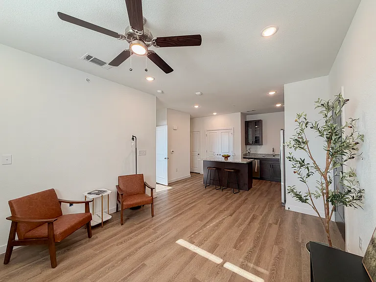 Beyond The Bend Apartments — Photo 40