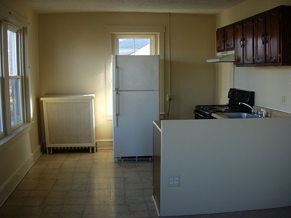 534A Raymond St. Kitchen