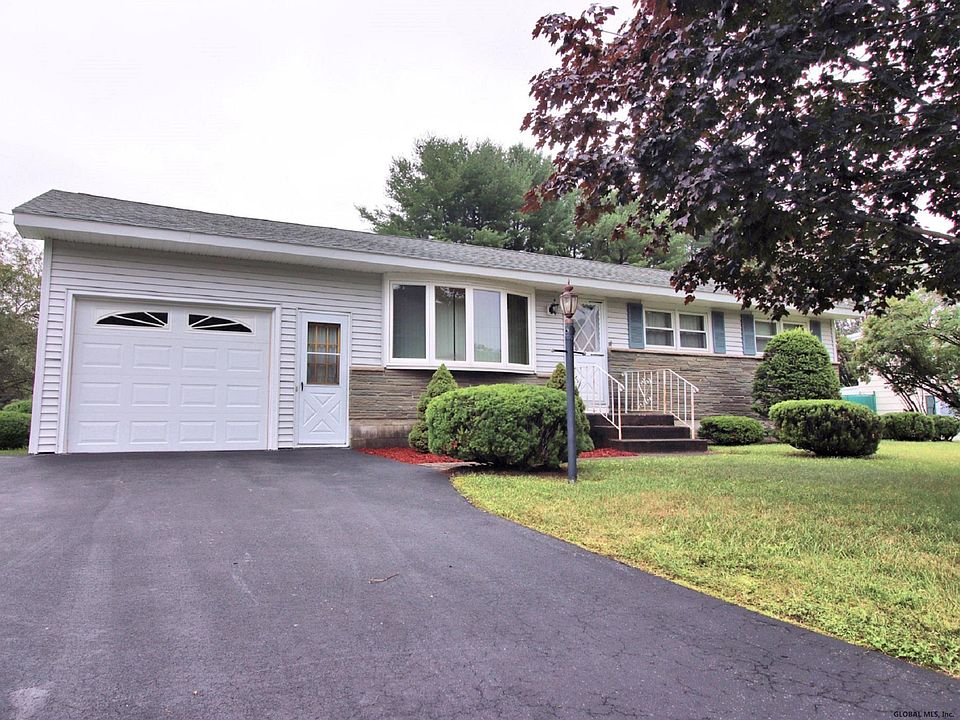 1st image of 12 Saint Anthony Ln