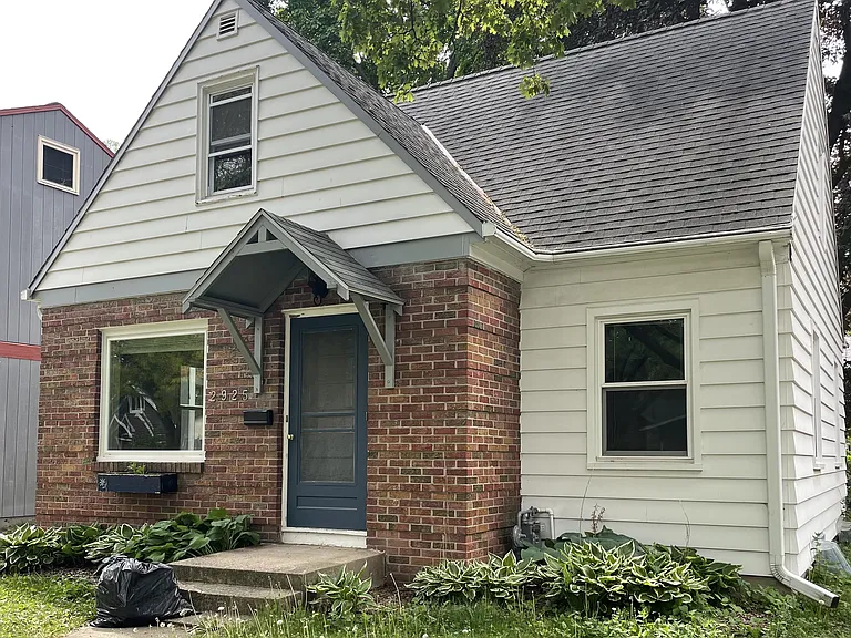 2925 Stevens St — Photo 1
