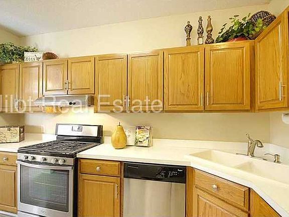 3rd image of 8203 Fairview Blf