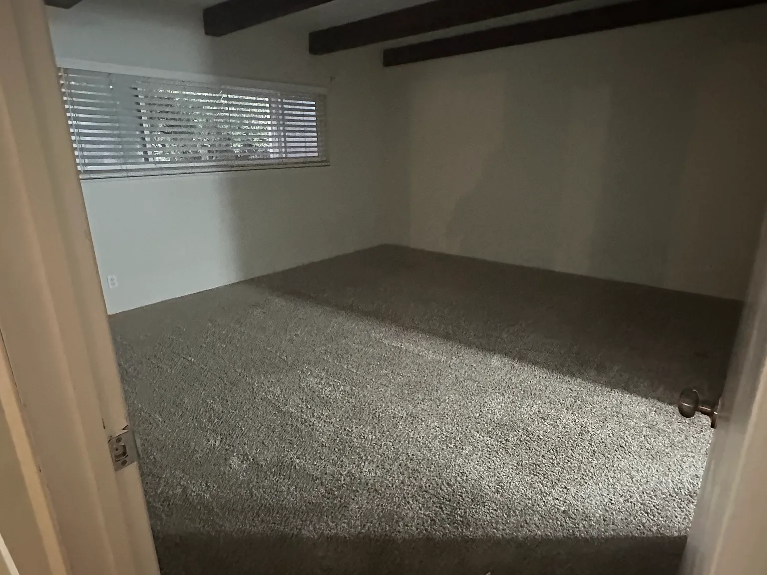 4 bed, 2030 sqft, $4,200 — Photo 4