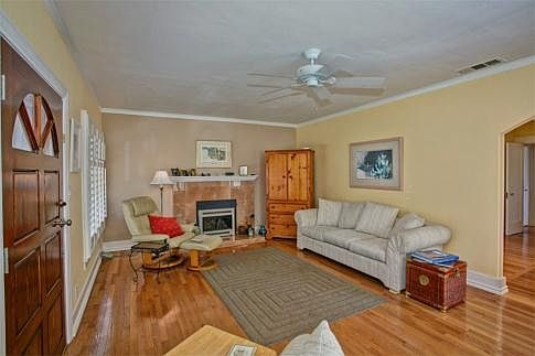 4th image of 3445 32nd St