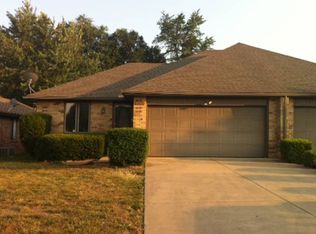 1238 E Lakewood St, Springfield, MO 65804