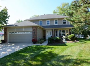 412 Basswood Ct, Carol Stream, IL 60188