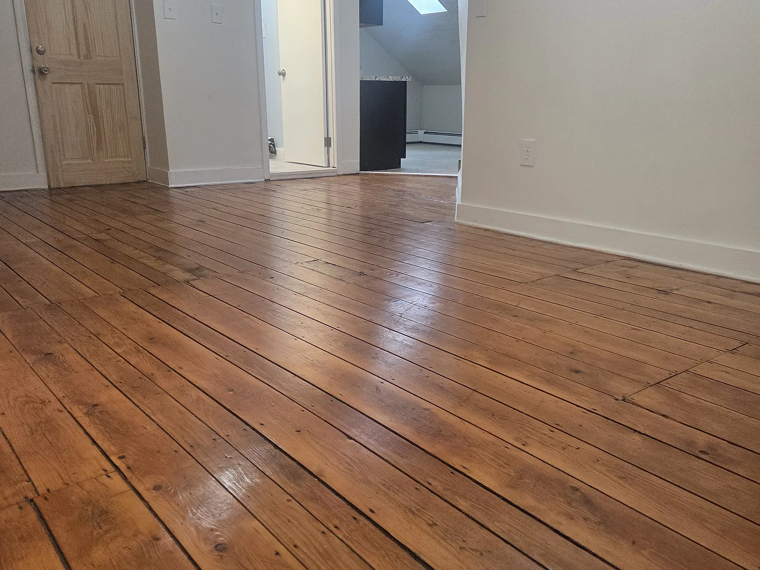 3 bed, 1500 sqft, $2,100 — Photo 2