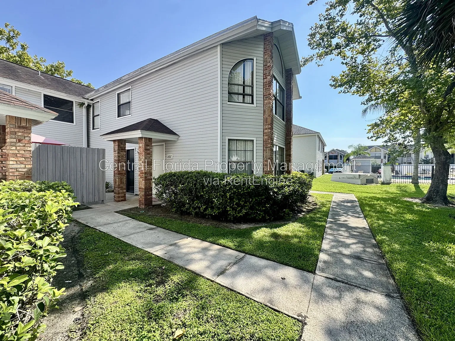 3 bed, 2.0 bath, 1250 sqft, $1,549 — Photo 1
