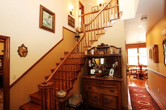 3rd image of 216 Allison Ct