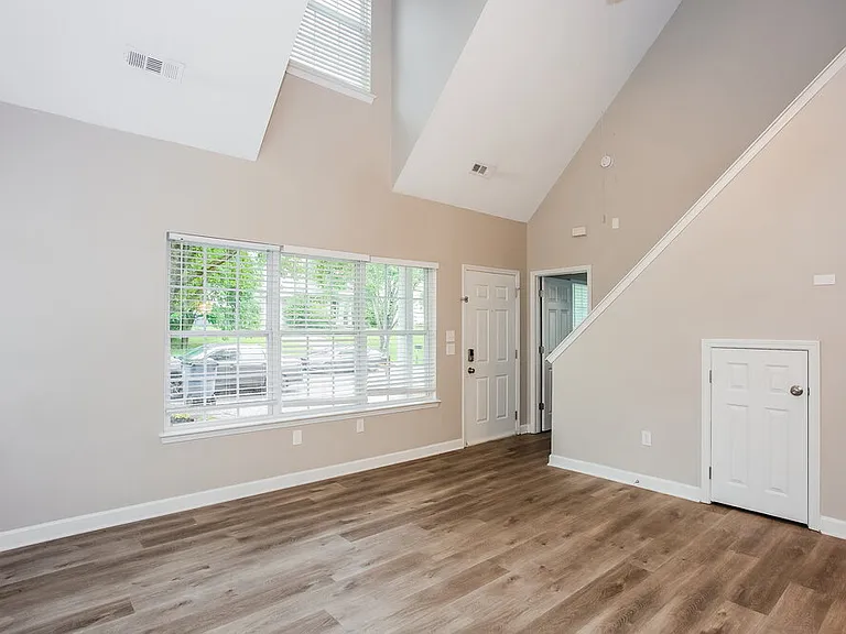 711 Continental Dr — Photo 5