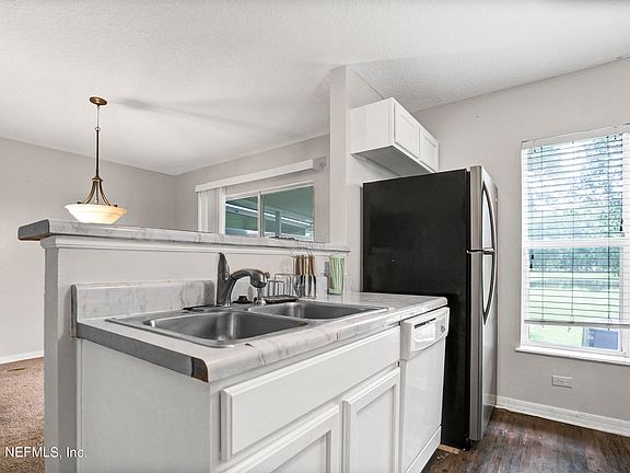 3rd image of 11616 Hickory Oak Dr