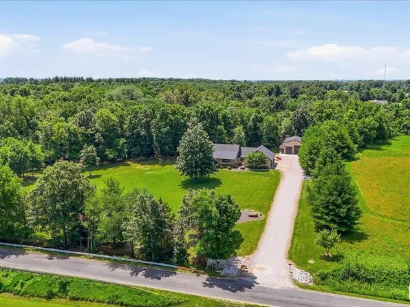 3880 Moose Cry Rd, Auburn, IL 62615