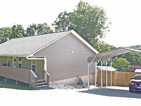 3rd image of 926 W Skyline Dr