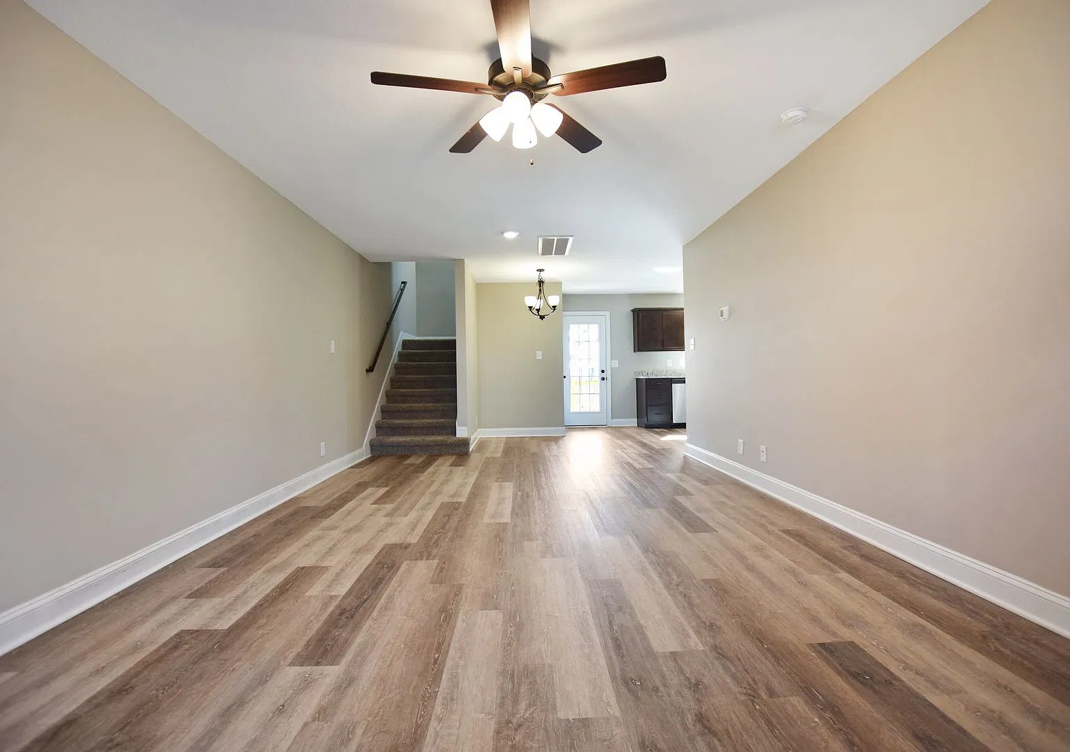 Pet Friendly Three Bedroom! — Photo 4
