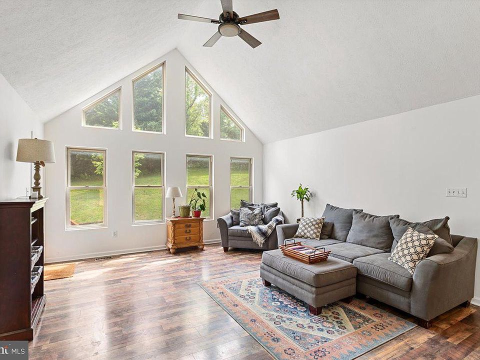 15 Crab Apple Ct, Linden, VA 22642 Zillow