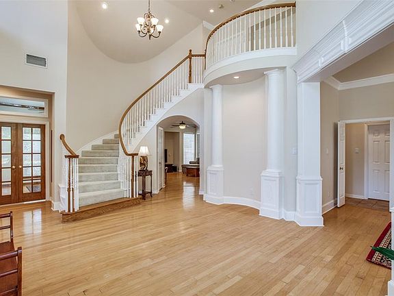 3rd image of 1228 Brenham Dr