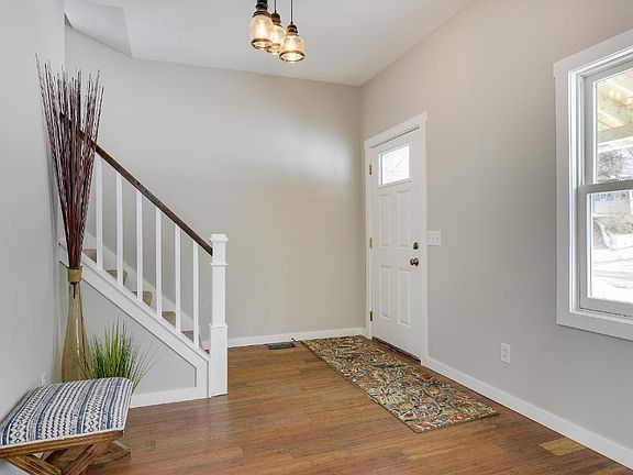 3rd image of 2956 Polk St NE