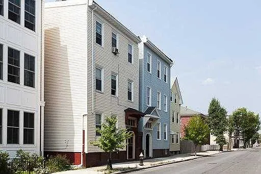 Maverick St — Photo 12