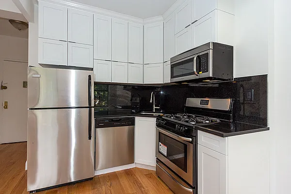 Rented by Trion Real Estate Management | media 17