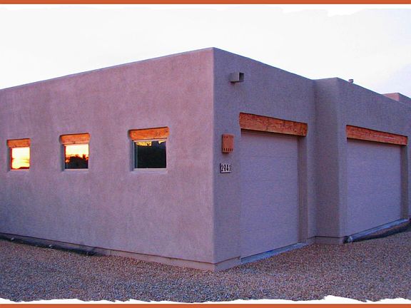 Circular gravel Drive/ Room for RV