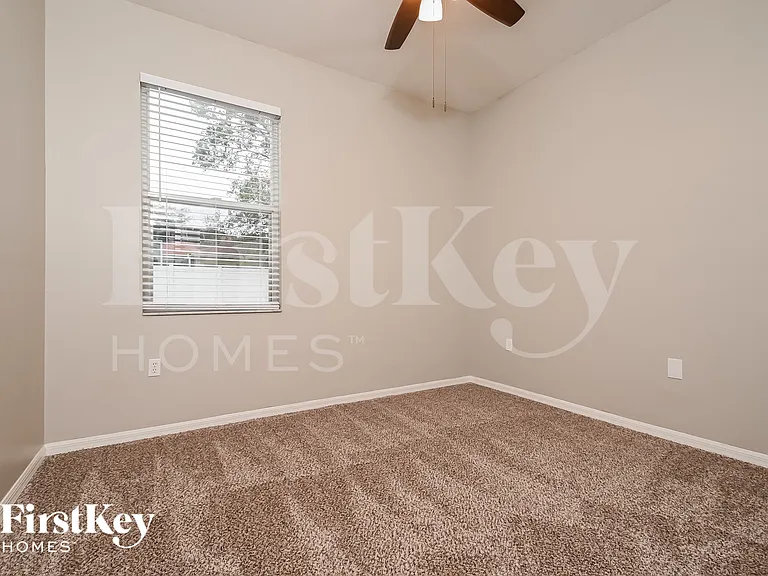 4527 Gentrice Dr — Photo 13
