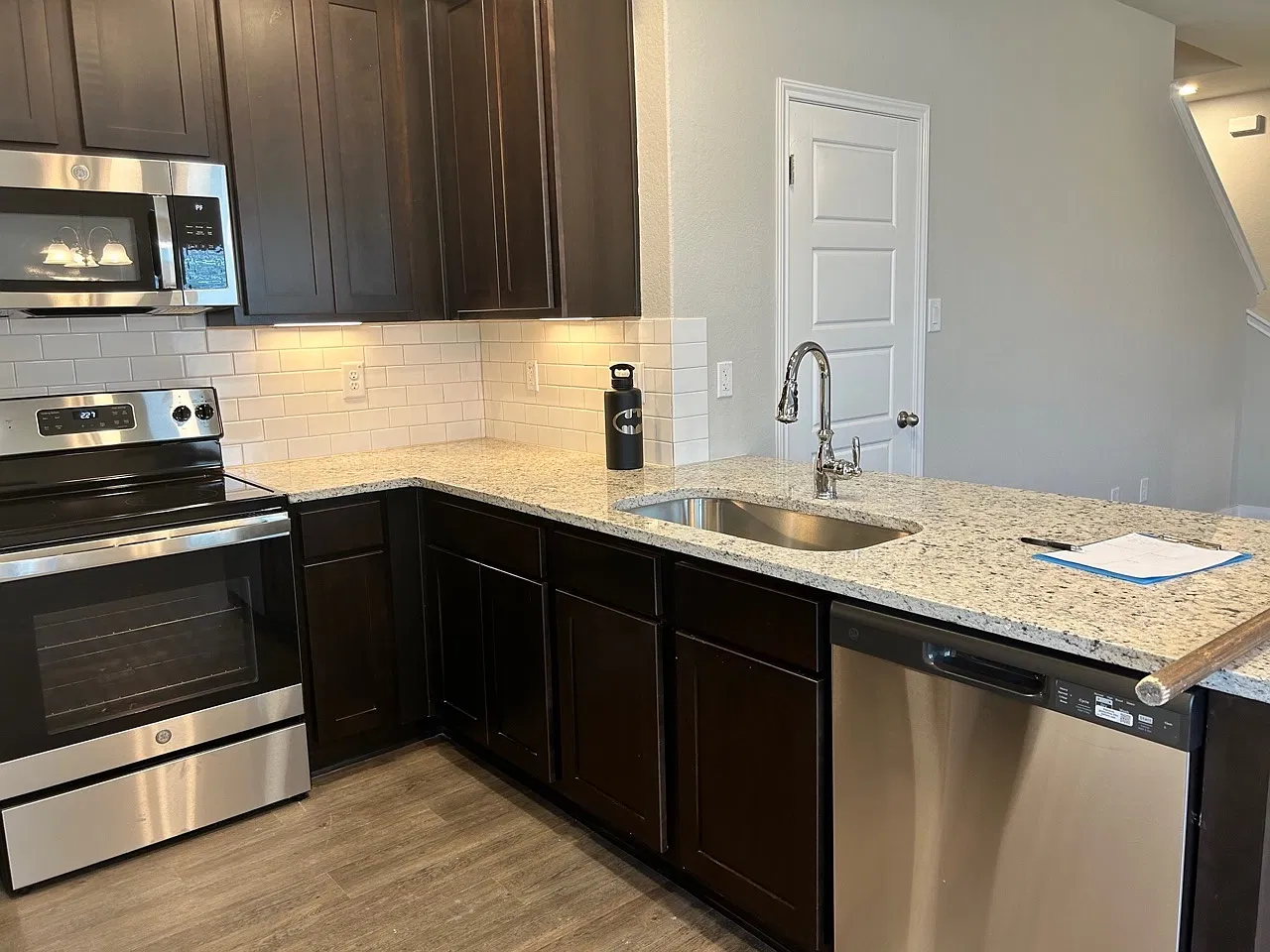 3 bed, 2.5 bath, 1280 sqft, $1,395 — Photo 3