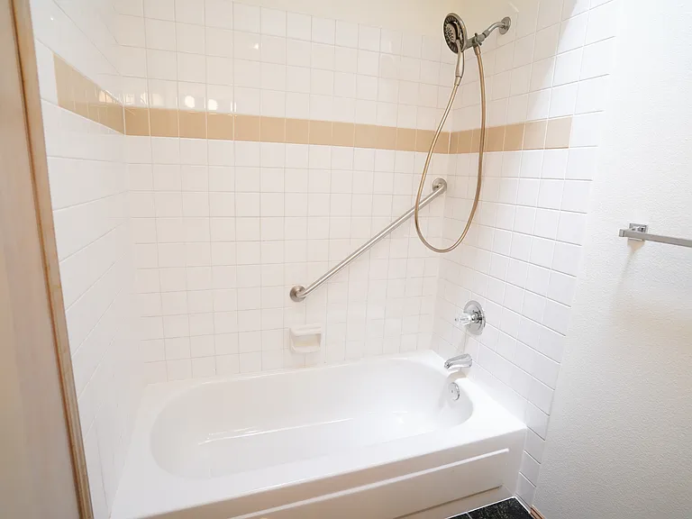 724 N 137th St #A — Photo 11
