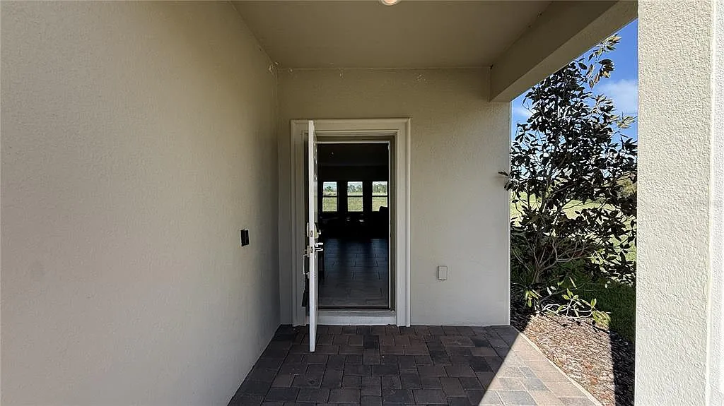 3 bed, 2.5 bath, 2076 sqft, $2,600 — Photo 2