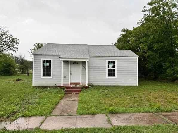 303 E 6th St, Coleman, TX 76834