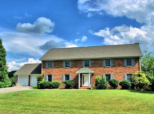 910 Hillcrest Dr, Christiansburg, VA 24073