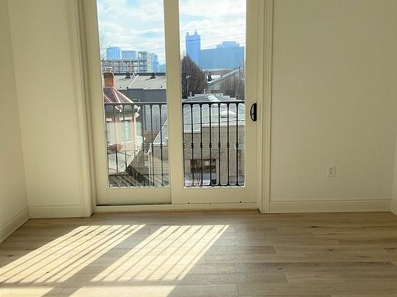4th image of 40 E Lincoln St #305