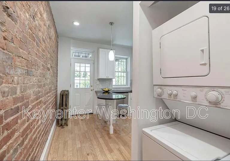 611 4th St NE #A — Photo 8