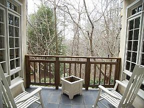 Lovely little deck between LR & GR