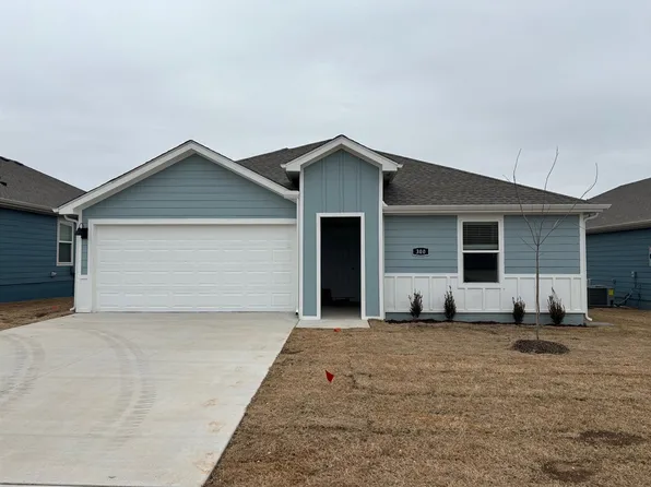 300 NW Bellflower St, Gentry, AR 72734