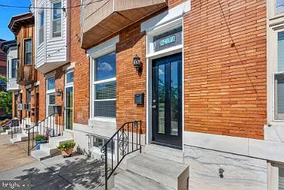 3 bed, 1.0 bath, 1275 sqft, $2,200 — Photo 2