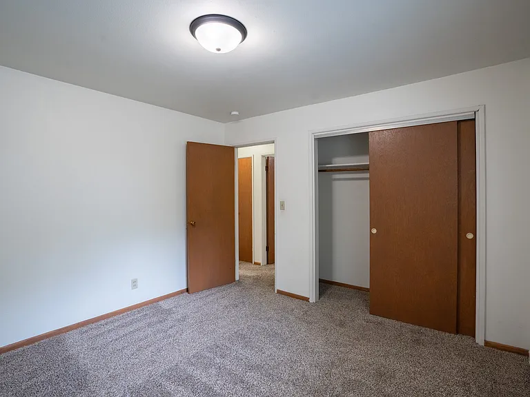 Fargo, ND Crown Court 1 Apartments | Bedroom