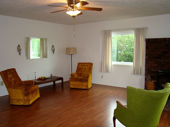 2nd view of Living rm