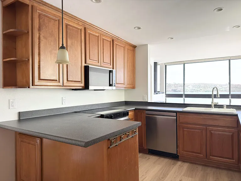 4513 Cove Dr #12 — Photo 18